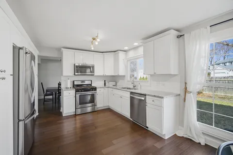 $525,000 | 628 Carriageway Drive, Buffalo Grove, IL 60089