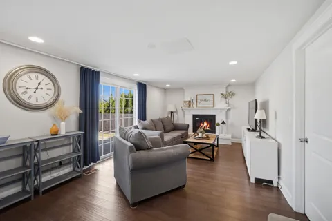 $525,000 | 628 Carriageway Drive, Buffalo Grove, IL 60089