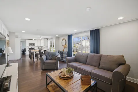 $525,000 | 628 Carriageway Drive, Buffalo Grove, IL 60089