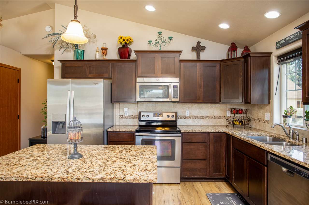 4028 South Bates Road Spokane Valley, WA 99206 - Photo 4 of 20 Gallery Image 4