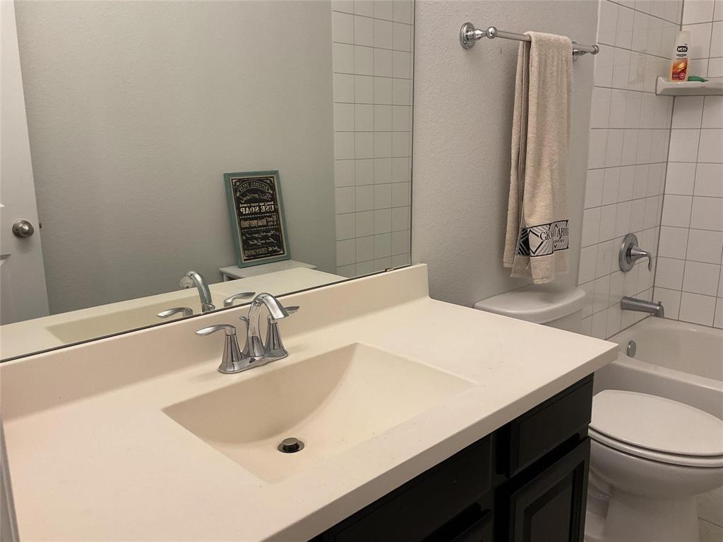 2805 Newsom Ridge Drive Mansfield, TX 76063 - Photo 20 of 33 a bathroom with a sink and a toilet