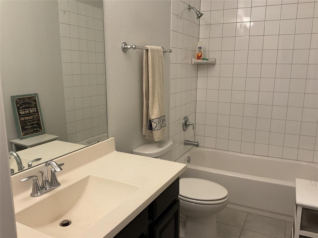 2805 Newsom Ridge Drive Mansfield, TX 76063 - Photo 21 of 33 a bathroom with a sink toilet and shower