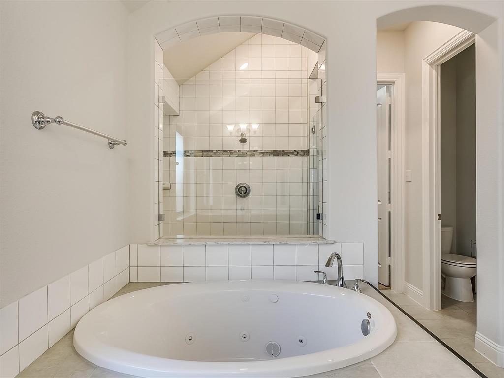 2805 Newsom Ridge Drive Mansfield, TX 76063 - Photo 26 of 33 a bathroom with a tub and shower