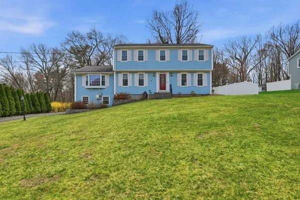 $535,000 | 100 Beacon Hill Road, West Springfield, MA 01089