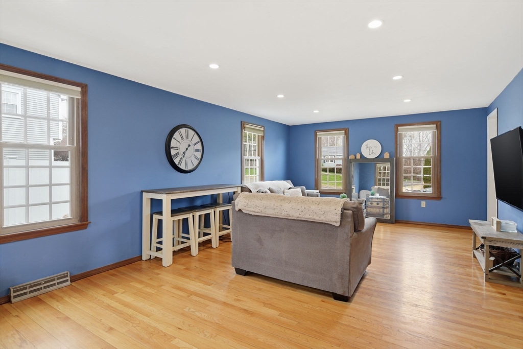 100 Beacon Hill Road West Springfield, MA 01089 - Photo 17 of 41