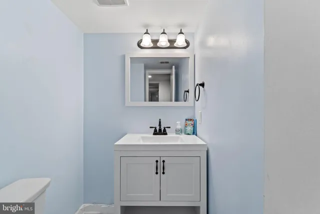 $4,250 | 7005 Brookington Court, Alexandria, VA 22306