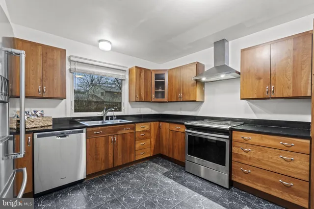 $4,250 | 7005 Brookington Court, Alexandria, VA 22306