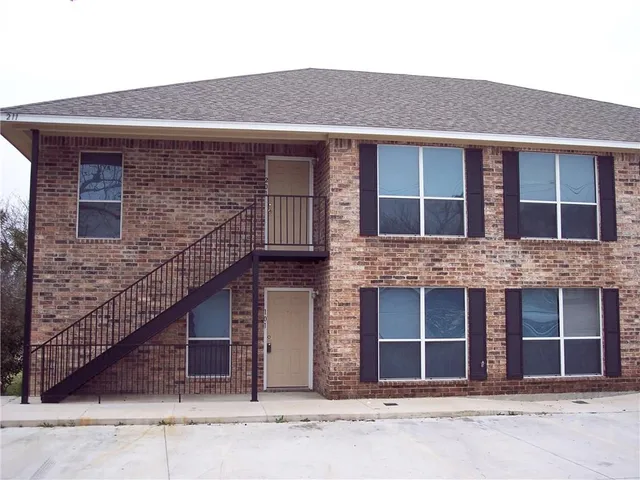 $1,200 | 211 North Denton Street, Unit 100, Weatherford, TX 76086