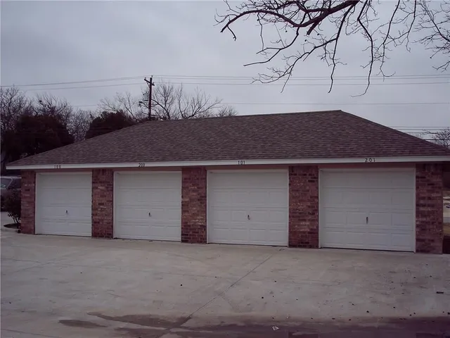 $1,200 | 211 North Denton Street, Unit 100, Weatherford, TX 76086