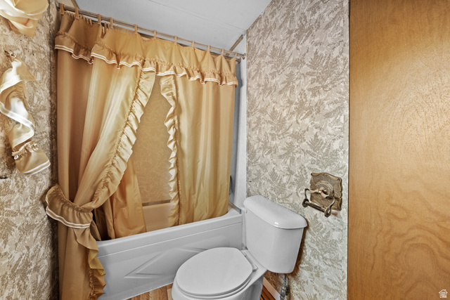 49 600 North Hurricane, UT 84737 - Photo 16 of 33 Full bath featuring toilet and shower / bathtub combination with curtain