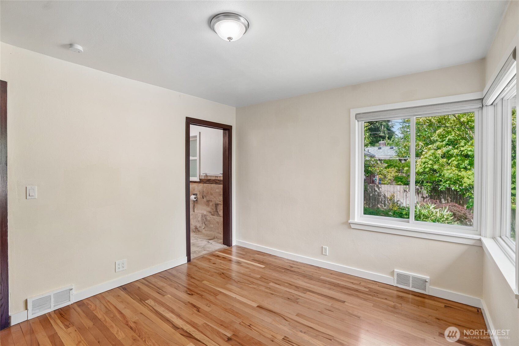 3004 Southwest Barton Street Seattle, WA 98126 - Photo 18 of 40