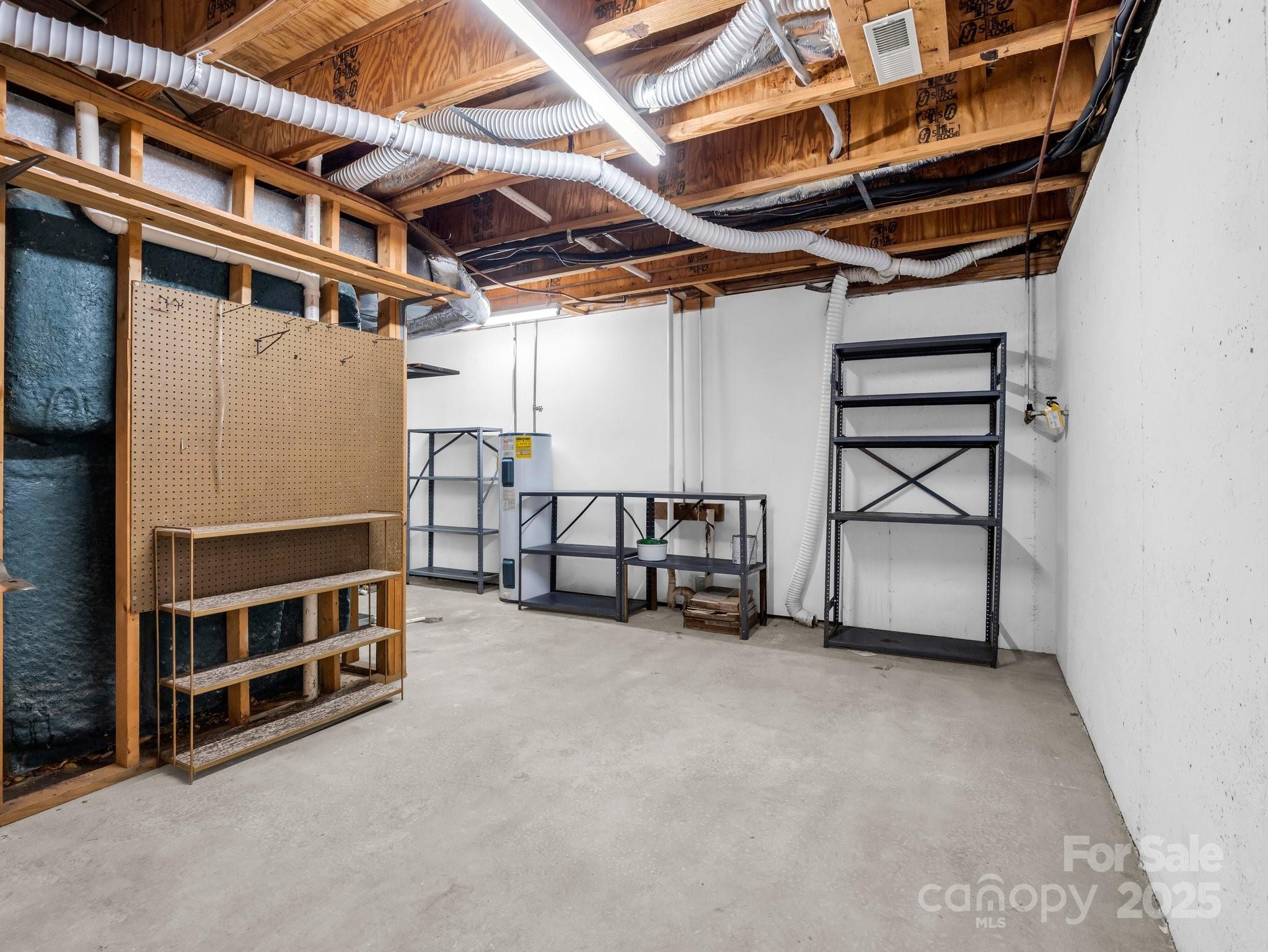 31 Hunting Country Trail Tryon, NC 28782 - Photo 33 of 40 a view of an empty room with windows