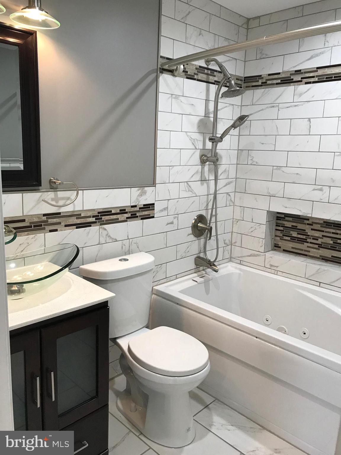 521 Cresswell Road Baltimore, MD 21225 - Photo 13 of 19 1st floor Bathroom