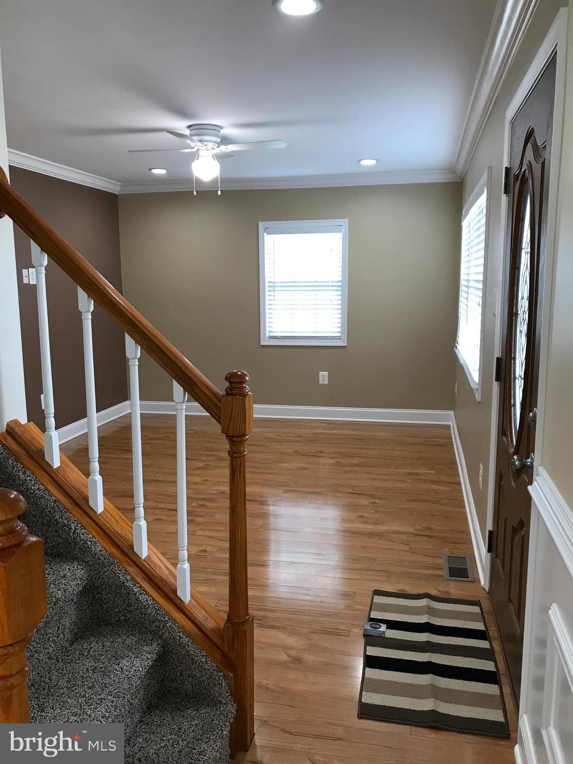521 Cresswell Road Baltimore, MD 21225 - Photo 17 of 19 Living room