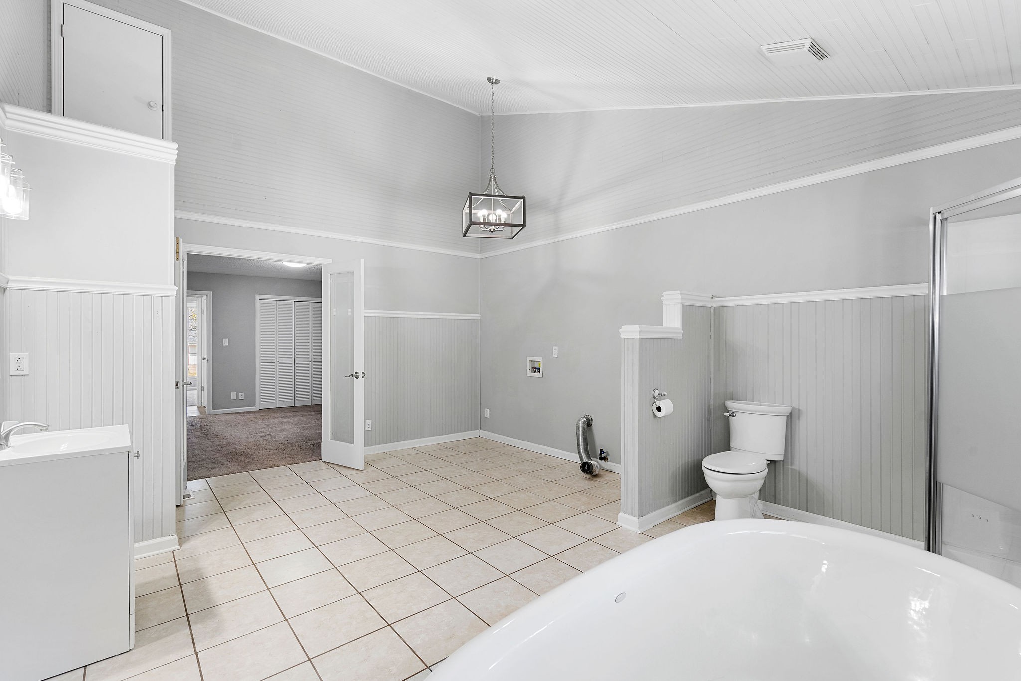 440 Cunningham Lane Clarksville, TN 37042 - Photo 27 of 42 a spacious bathroom with a sink and a toilet