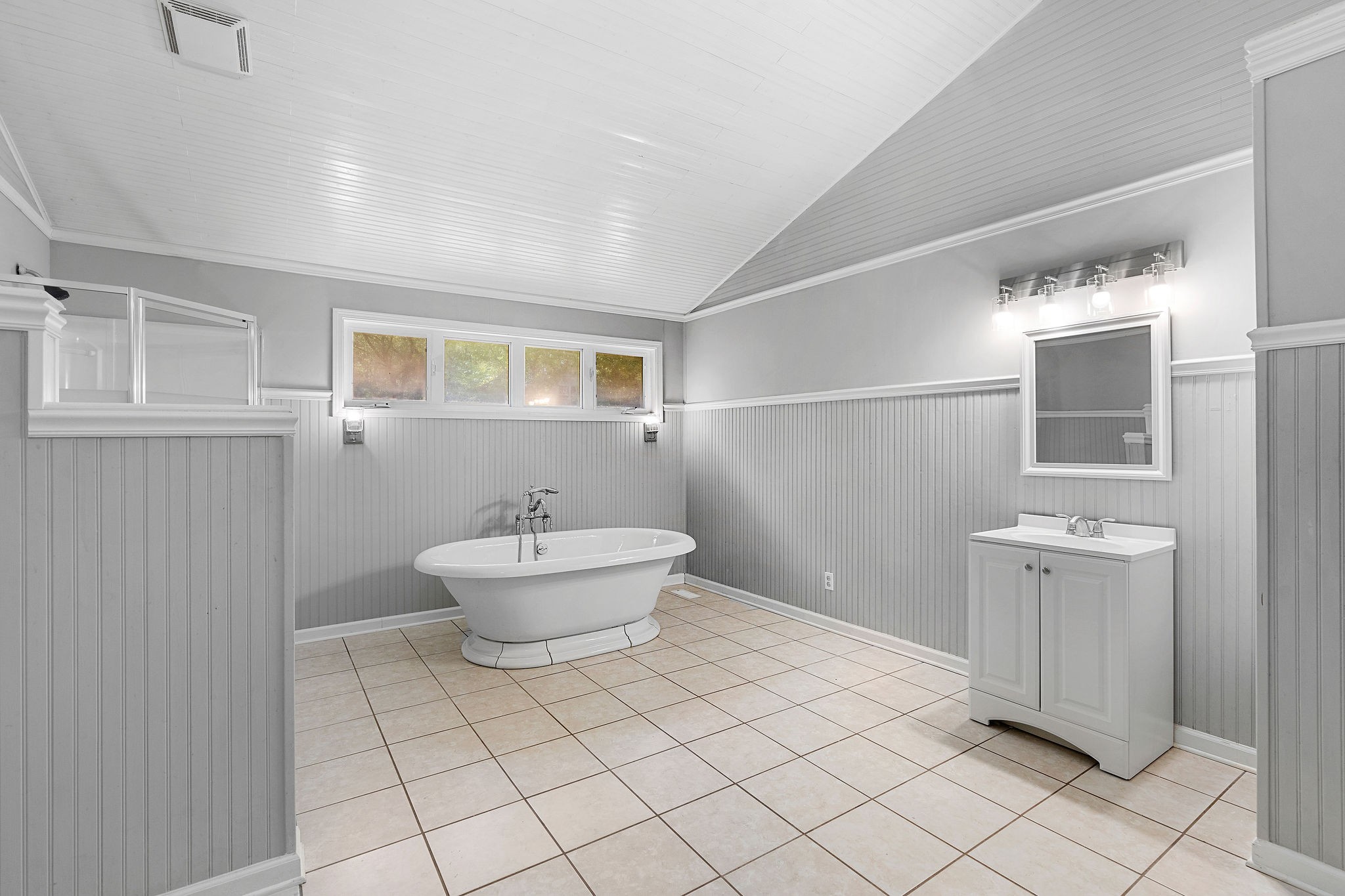 440 Cunningham Lane Clarksville, TN 37042 - Photo 28 of 42 a bathroom with a toilet sink and shower