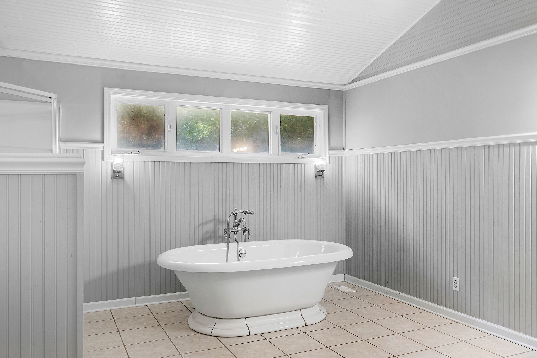 440 Cunningham Lane Clarksville, TN 37042 - Photo 29 of 42 a bathroom with a white toilet and a sink