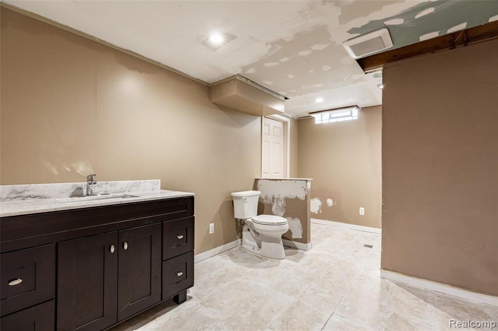 591 Ridge Road Walled Lake, MI 48390 - Photo 21 of 30