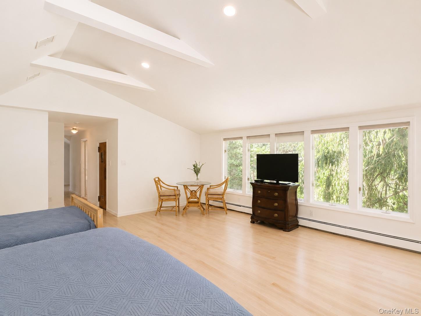 9 Arbor Road East Hills, NY 11577 - Photo 22 of 37