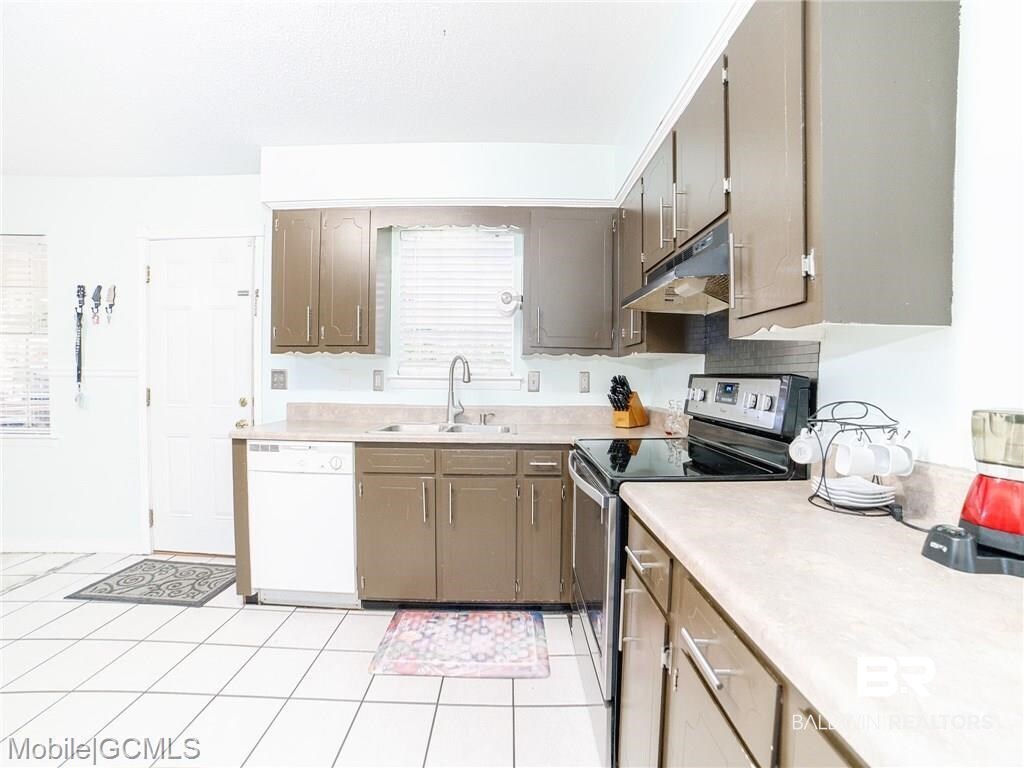 5371 Saticoy Drive Mobile, AL 36609 - Photo 3 of 14