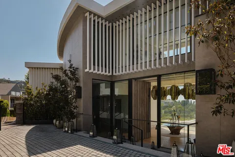 $68,000,000 | 9330 Flicker Way, Los Angeles, CA 90069
