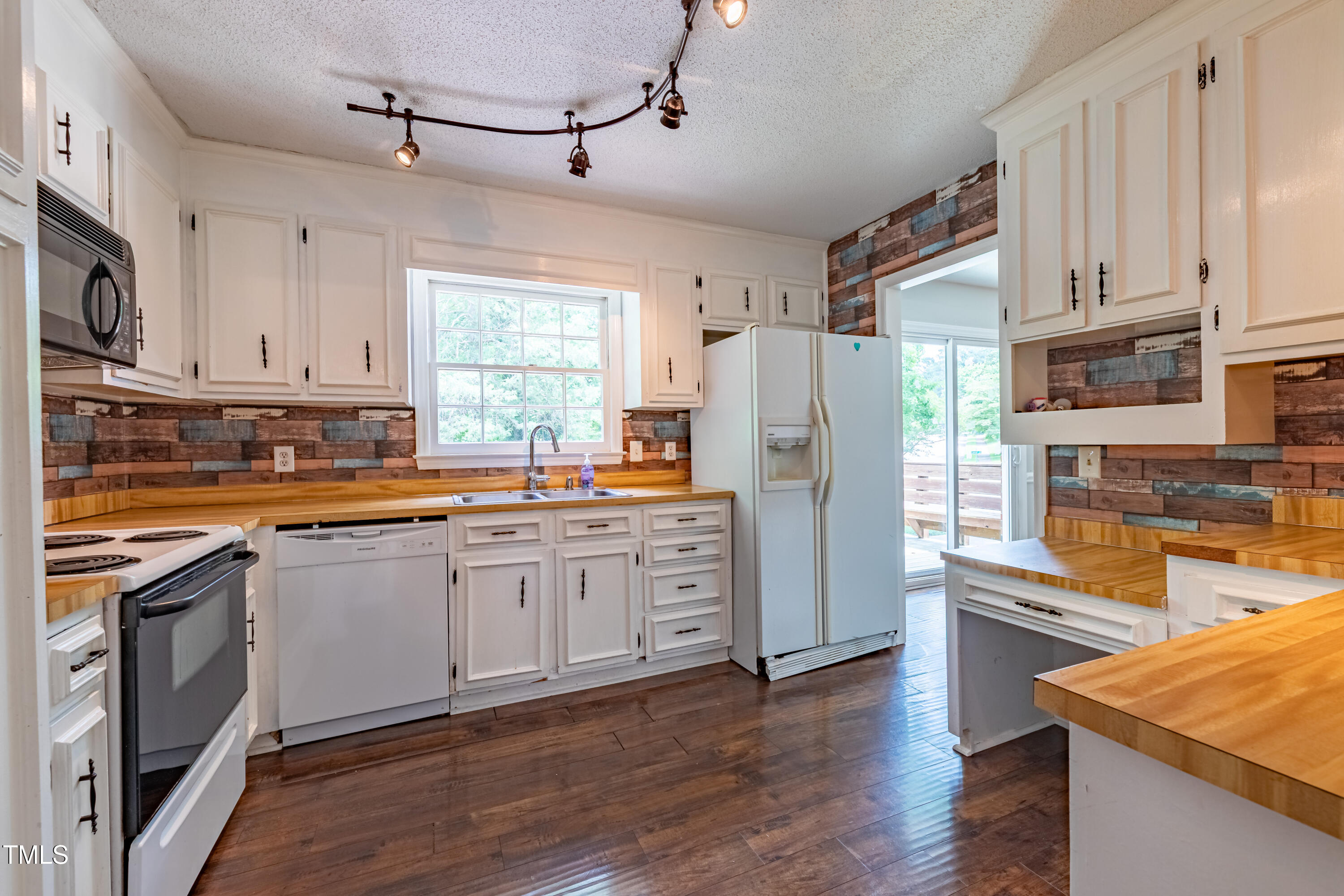 1500 Prisma Court Raleigh, NC 27612 - Photo 2 of 26 2E6A0067-HDR
