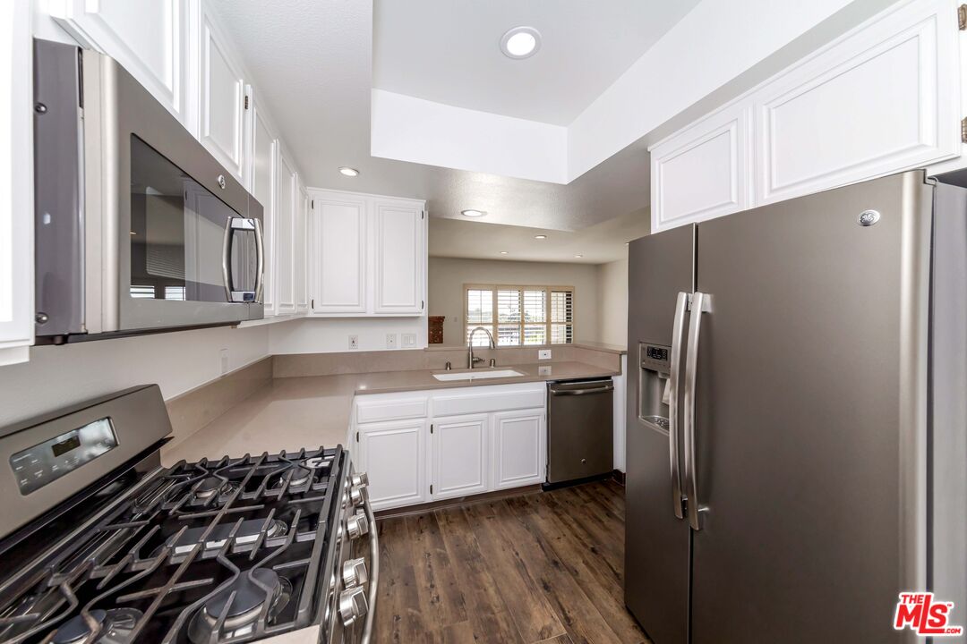 8180 Manitoba Street, Unit 248 Playa del Rey, CA 90293 - Photo 11 of 40 a kitchen with a refrigerator and a stove top oven
