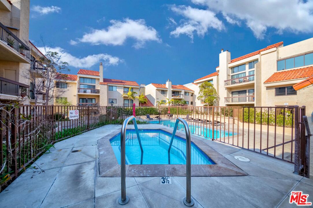 8180 Manitoba Street, Unit 248 Playa del Rey, CA 90293 - Photo 26 of 40 a view of a chairs and tables in the balcony