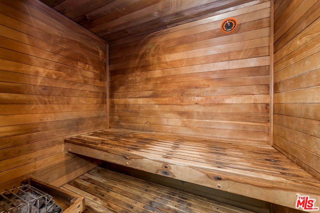 8180 Manitoba Street, Unit 248 Playa del Rey, CA 90293 - Photo 30 of 40 a view of a bathroom