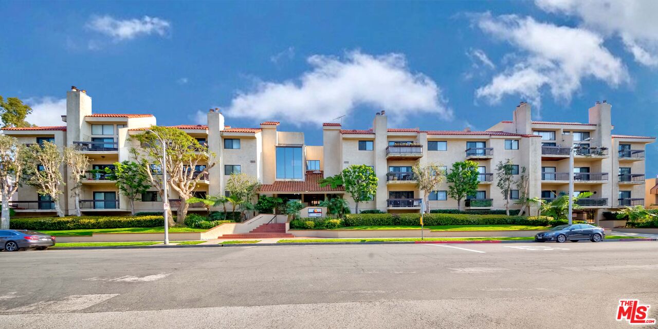8180 Manitoba Street, Unit 248 Playa del Rey, CA 90293 - Photo 37 of 40 a view of a city with tall buildings