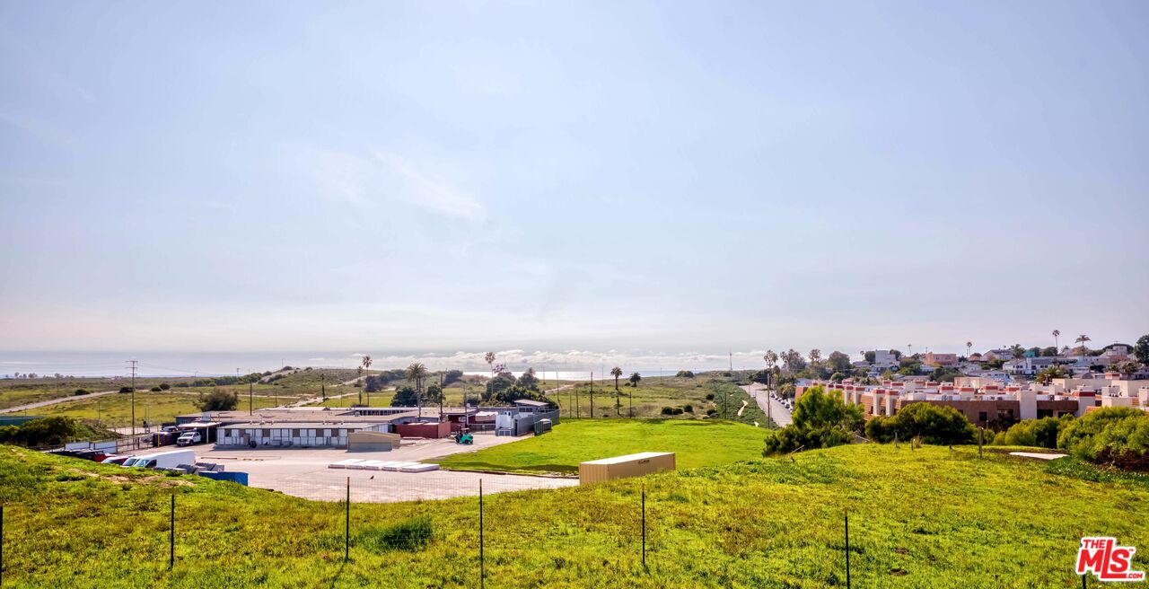 8180 Manitoba Street, Unit 248 Playa del Rey, CA 90293 - Photo 38 of 40 a view of a city with an ocean view