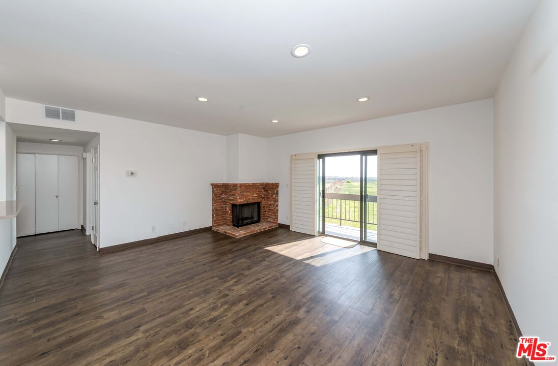 8180 Manitoba Street, Unit 248 Playa del Rey, CA 90293 - Photo 4 of 40 a view of an empty room with wooden floor and a window