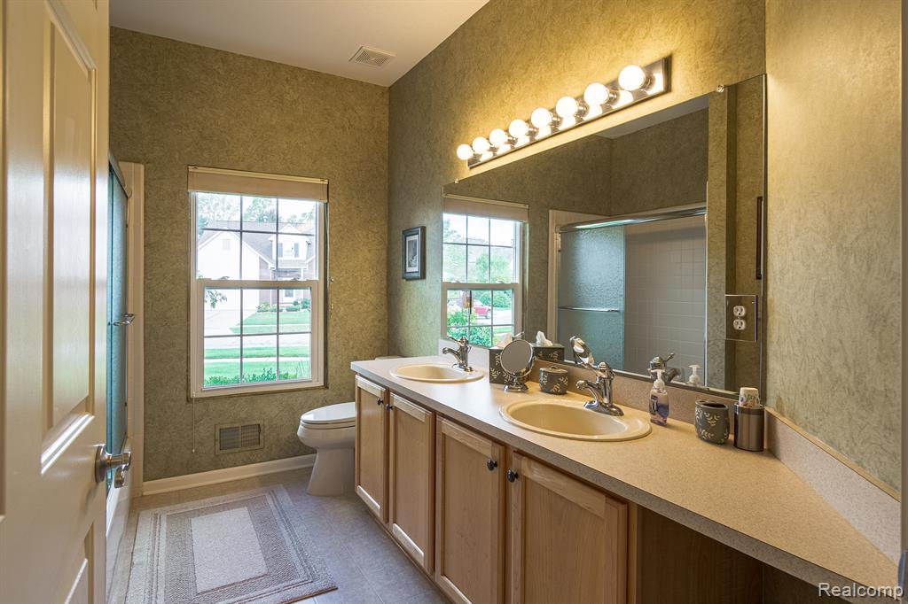 2125 Lagoon Drive Rochester Hills, MI 48309 - Photo 41 of 59