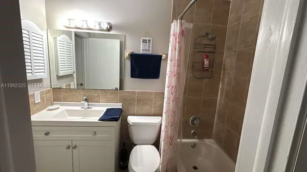 $3,000 | 1120 Northeast 24th Avenue, Unit 2, Pompano Beach, FL 33062