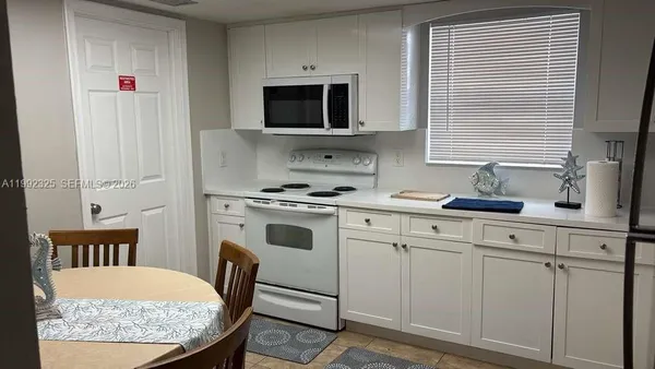 $3,000 | 1120 Northeast 24th Avenue, Unit 2, Pompano Beach, FL 33062