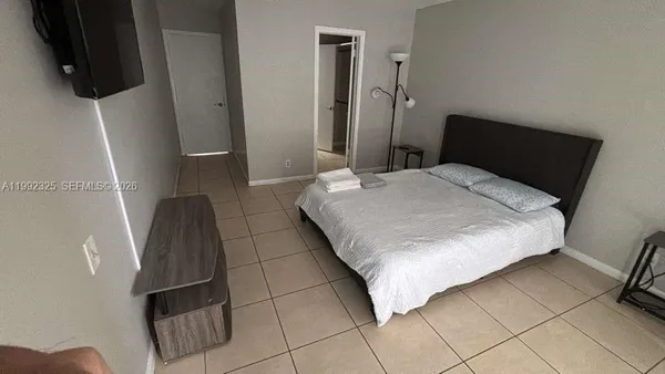 $3,000 | 1120 Northeast 24th Avenue, Unit 2, Pompano Beach, FL 33062