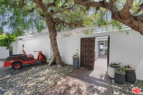 a view of a car in front of a house
