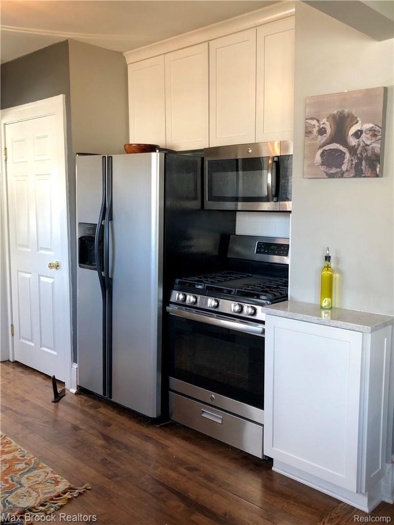 2173 Rosemont Road Berkley, MI 48072 - Photo 5 of 27 2D36E1C9-7692-448F-8232-8659F50ED4CE.jpeg