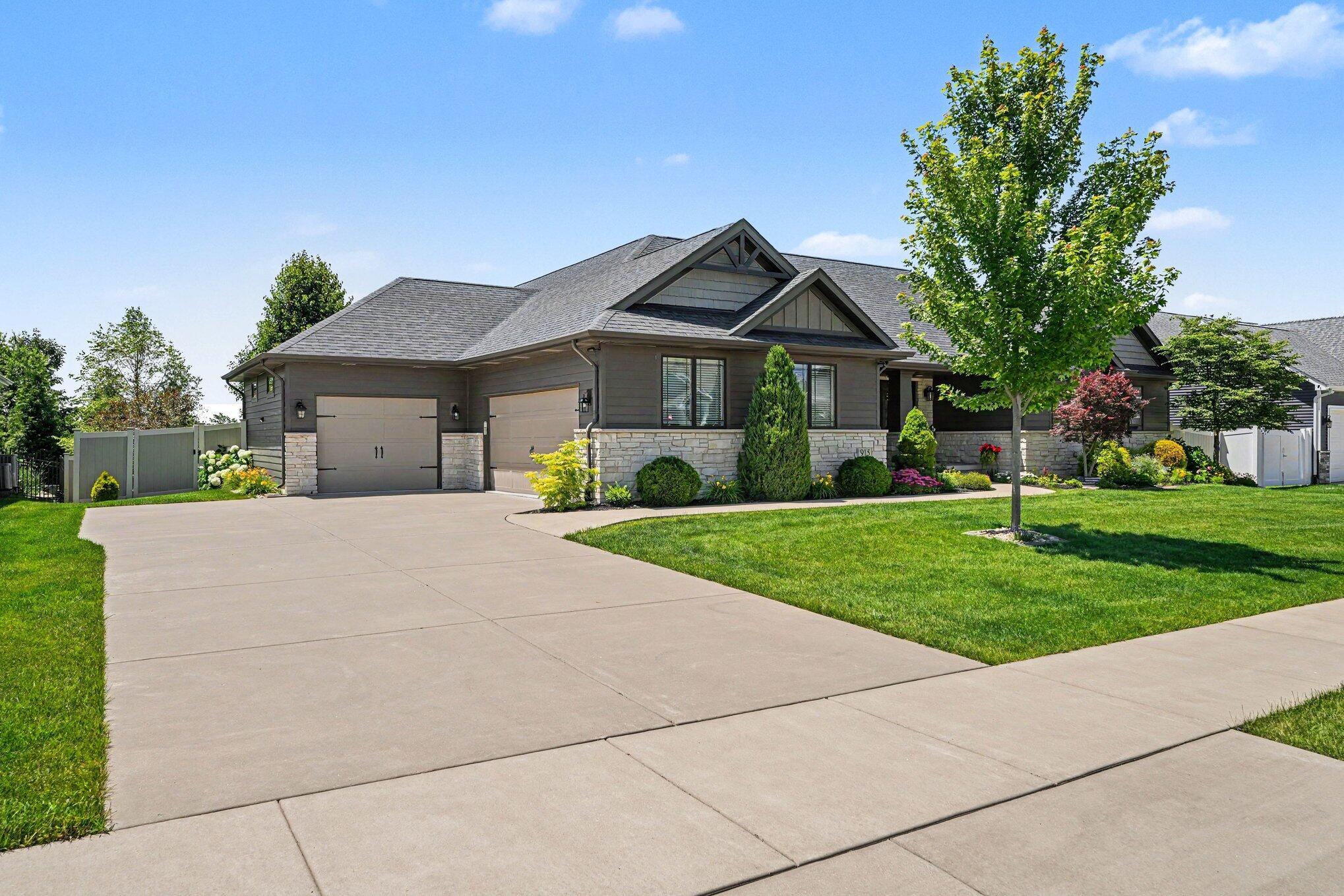 915 Betty Lane Crown Point, IN 46307 - Photo 3 of 41 2038x1359
