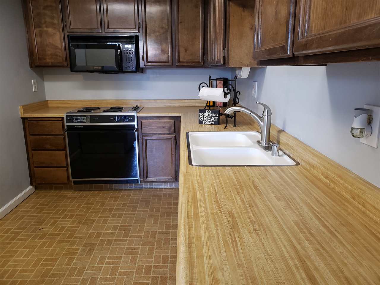 196 Grant Line Road Tracy, CA 95376 - Photo 14 of 26 Gallery Image 14