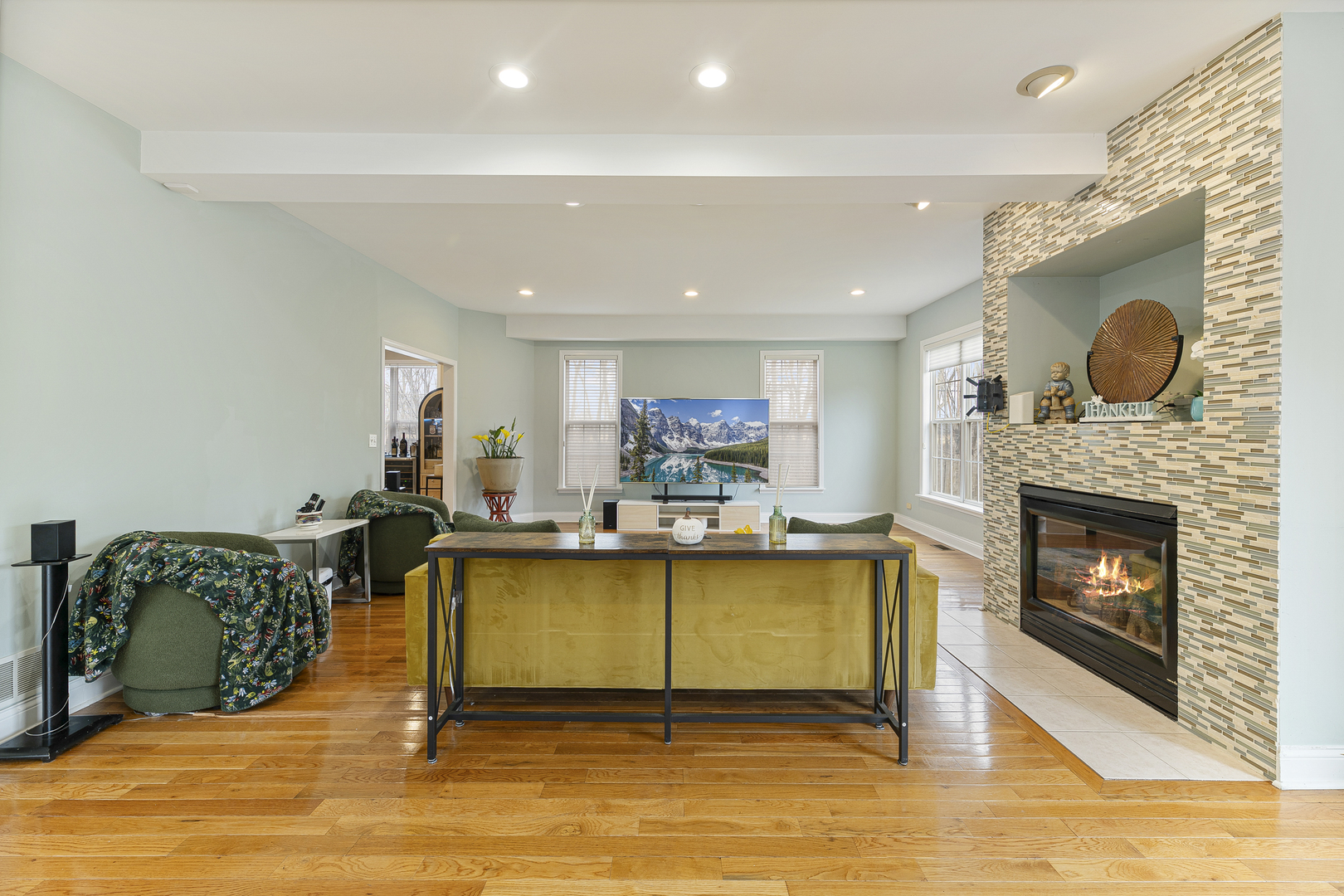 985 Ridge Road Highland Park, IL 60035 - Photo 4 of 46 Gallery Image 4