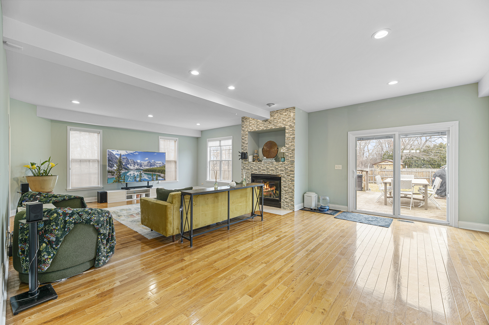 985 Ridge Road Highland Park, IL 60035 - Photo 8 of 46 Gallery Image 8