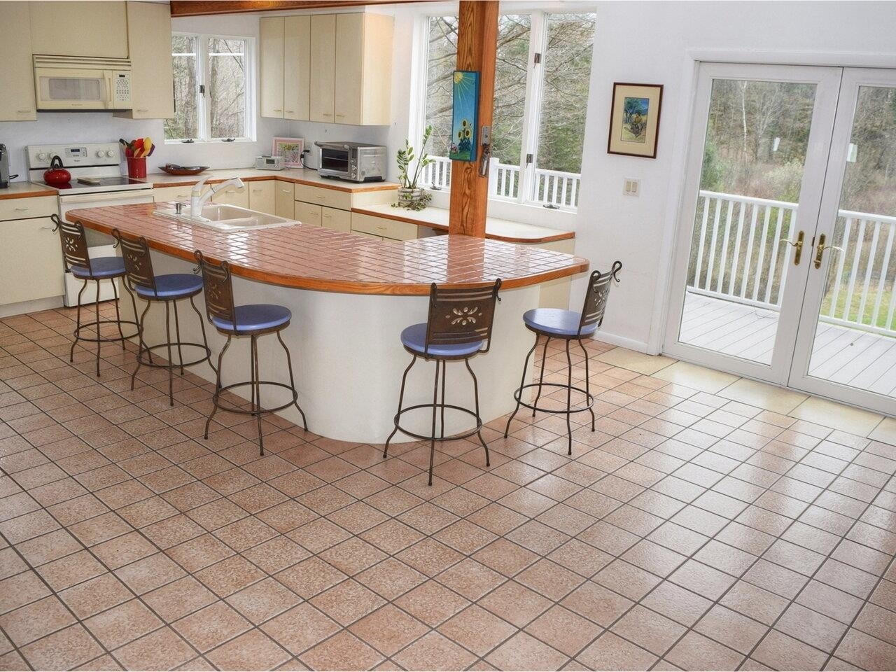 502 Galvin Hill Road Colchester, VT 05446 - Photo 2 of 40 Gallery Image 2