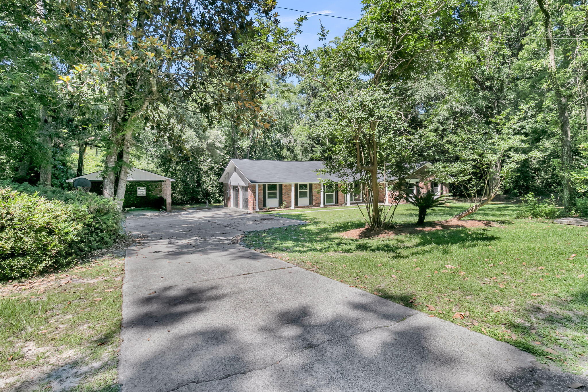 109 Halcyon Road Summerville, SC 29483 - Photo 3 of 45