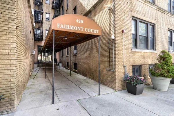 $1,800 | 429 Fairmount Avenue, Unit 407, Jersey City, NJ 07306