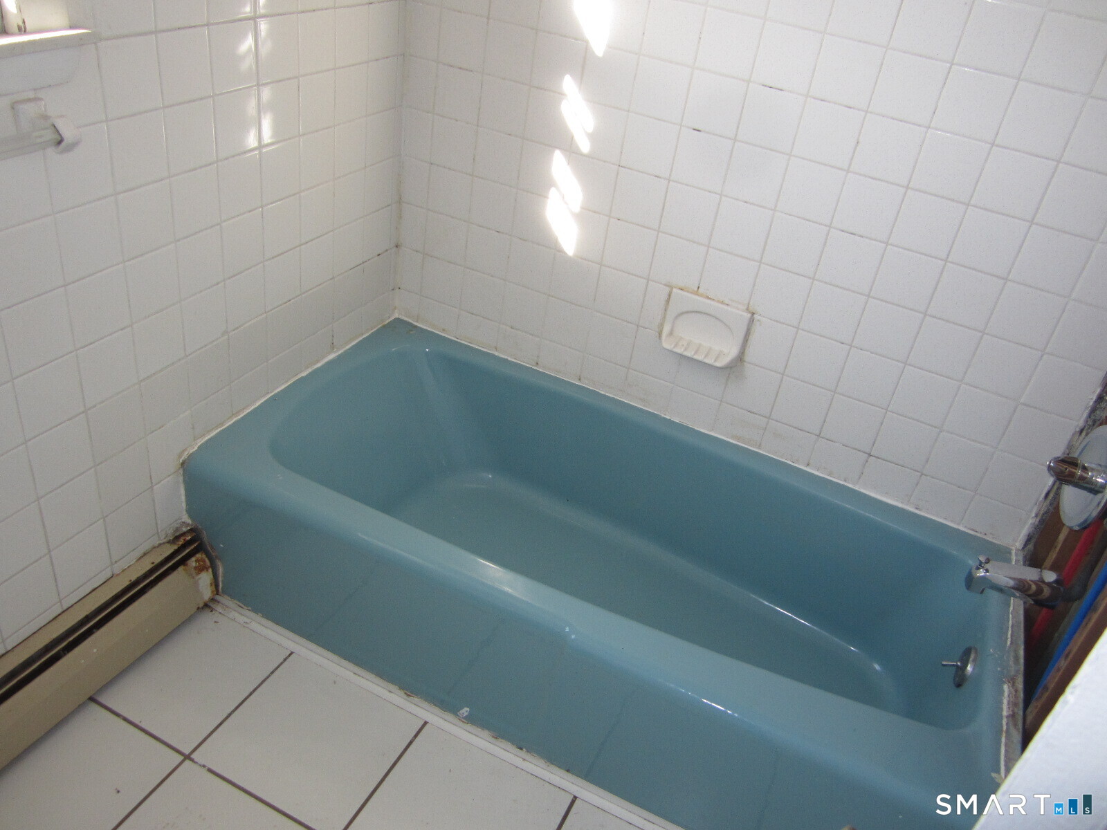 37 Graham Road East Hartford, CT 06118 - Photo 25 of 26 a bathroom with a bathtub