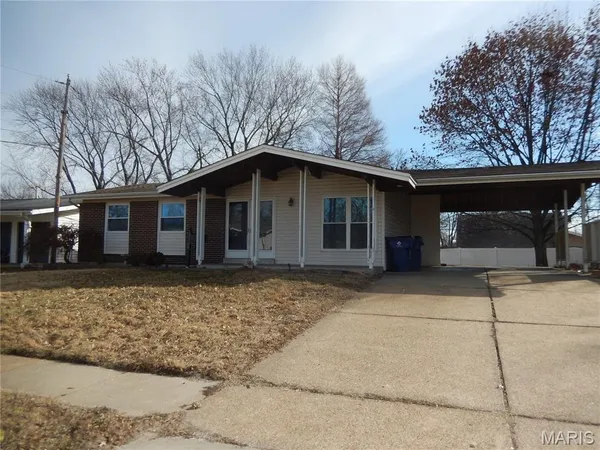 $140,400 | 2328 Urbandale Drive, Florissant, MO 63031