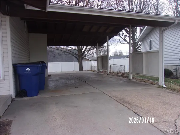 $140,400 | 2328 Urbandale Drive, Florissant, MO 63031