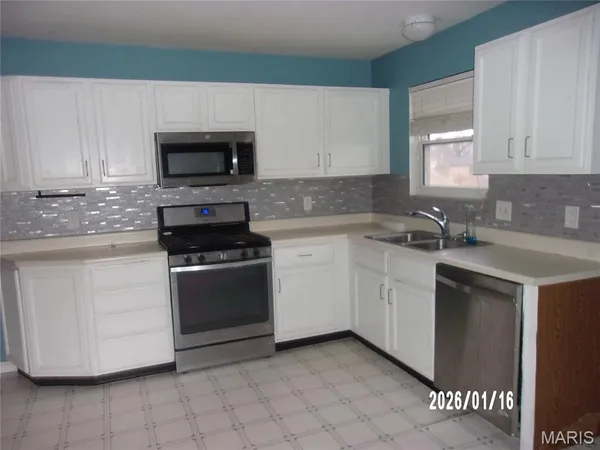 $140,400 | 2328 Urbandale Drive, Florissant, MO 63031