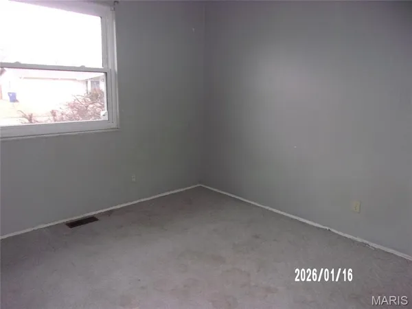 $140,400 | 2328 Urbandale Drive, Florissant, MO 63031